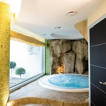 Rufo Nocleg ze śniadaniem 4*